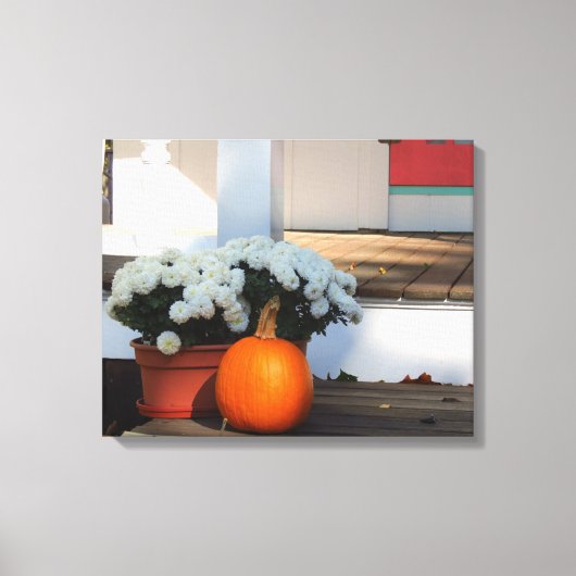 カボチャと白いマム – Martha's Vineヤード キャンバスプリント (正面)