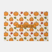カボチャと紅葉のパターンとファミリ名 ドアマット (正面)