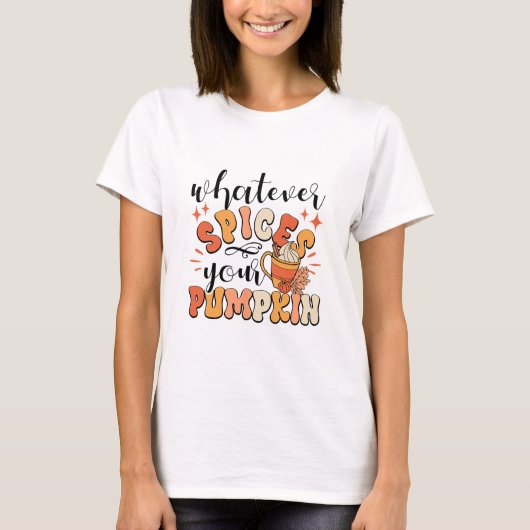 カボチャにスパイスを加えるもの 収穫の秋 感謝祭 Tシャツ (正面)
