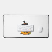 カボチャに魔女帽子をかぶった可愛い黒猫、かわいいs デスクマット (キーボード&マウス)