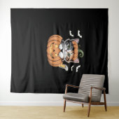 カボチャのクラシックTシャツの可愛いハロウィン猫 タペストリー (インサイチュ(横))