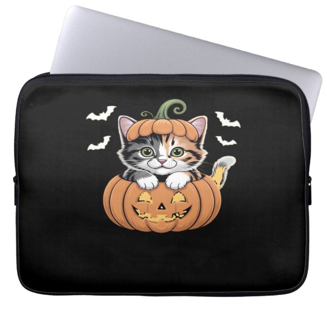 カボチャのクラシックTシャツの可愛いハロウィン猫 ラップトップスリーブ (正面)