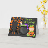 カボチャのコスチュームに可愛いベビーハロウィーン誕生日 カード (黄色い花)