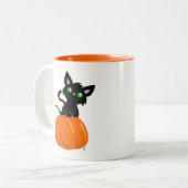 カボチャのコーヒーマグの上の猫 ツートーンマグカップ (正面左)