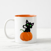 カボチャのコーヒーマグの上の猫 ツートーンマグカップ (左)