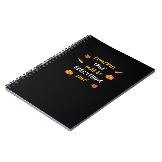 カボチャのスパイスとすべてのすばらしい不可欠なスローガン ノートブック (左側)