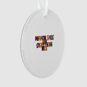 カボチャのスパイスと全て素晴らしい – おもしろい引用文 オーナメント (正面)