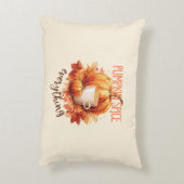 カボチャのスパイスオールデイズ – ラテ&紅葉 アクセントクッション (裏面(縦))