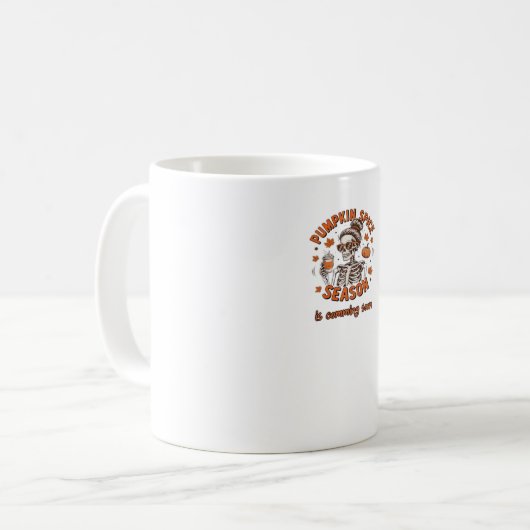 カボチャのスパイスシーズンが間もなくハロウィーンファールを始める コーヒーマグカップ (正面左)