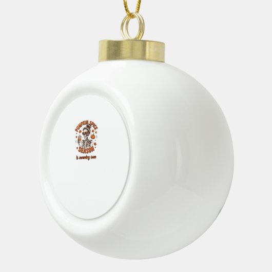 カボチャのスパイスシーズンが間もなくハロウィーンファールを始める セラミックボールオーナメント (右)