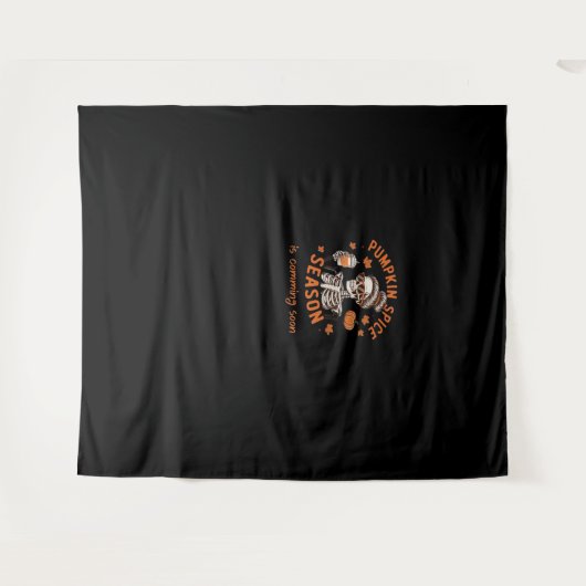 カボチャのスパイスシーズンが間もなくハロウィーンファールを始める タペストリー (正面(横))