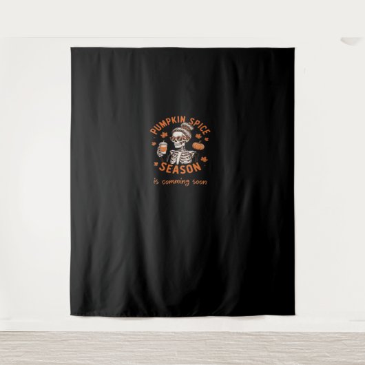 カボチャのスパイスシーズンが間もなくハロウィーンファールを始める タペストリー (正面)