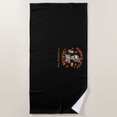 カボチャのスパイスシーズンが間もなくハロウィーンファールを始める ビーチタオル (正面)