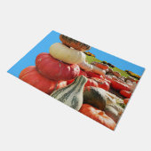 カボチャのトーテムスタックとタム ドアマット (アングル)