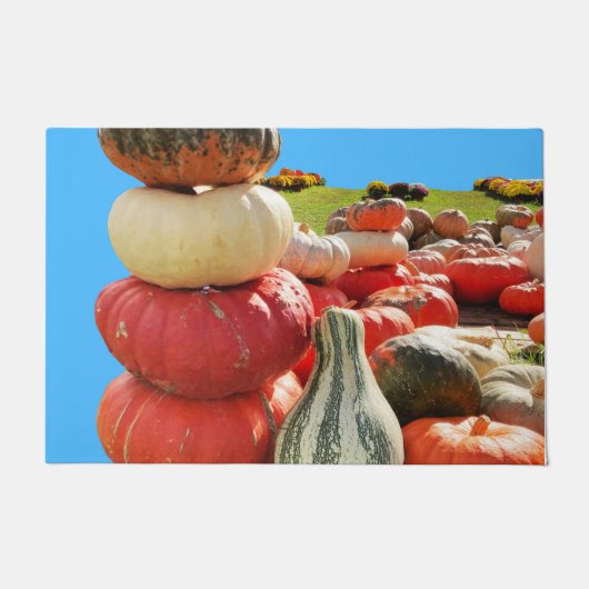 カボチャのトーテムスタックとタム ドアマット (正面)