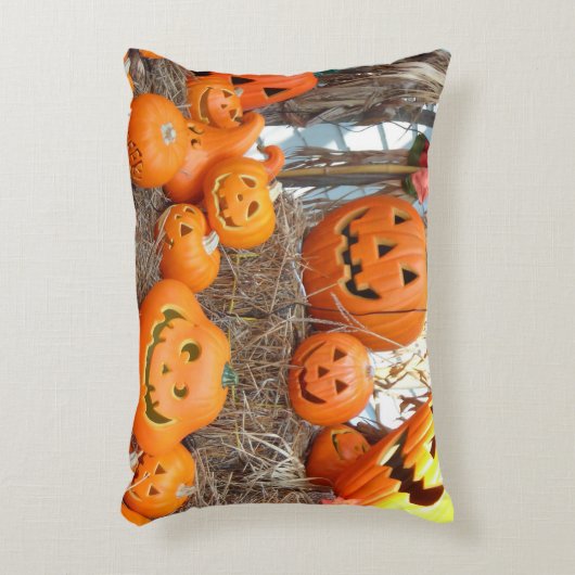カボチャのハロウィーンハロウィーンのカボチャのちょうちんオレンジのカボチャ アクセントクッション (正面(垂直))