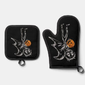 カボチャの妖精たちがハロウィーンにおもしろいを持っている 鍋つかみ&鍋敷きセット (正面)