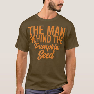 カボチャの種子ハロウィーン妊娠の後ろの男 Tシャツ