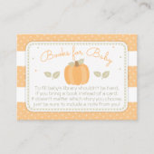 カボチャの赤ちゃんシャワーで本を持ってくる エンクロージャーカード (正面)