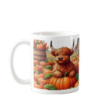 カボチャの間で休んでいる高地の牛の子牛