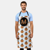 カボチャストライプのン模様ブラックオレンジモノグラム エプロン (着用した状態)