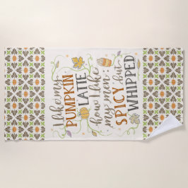 カボチャスパイスの女性の秋のおもしろいなラテの冗談 ビーチタオル