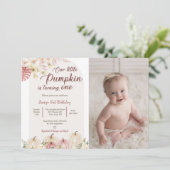 カボチャ最初の誕生日私たちの小さなカボチャの写真 招待状 (スタンド正面)