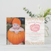 カボチャ最初誕生日の招待状のピンクおよび金ゴールド 招待状 (スタンド正面)