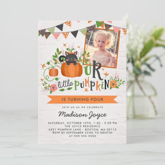 カボチャ猫- 10月の子供の誕生日のパーティーの写真 招待状 (スタンド正面)