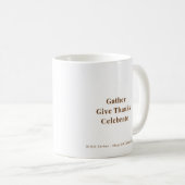 カボチャ畑の朝 – 秋の収穫ファームハウス コーヒーマグカップ (正面右)