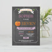 カボチャ誕生日パーティーチョークピンク任意の年齢招待状 招待状 (スタンド正面)