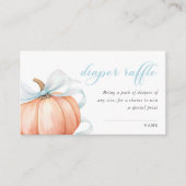 カボチャ青い弓ベビーシャワーオムツラッフル エンクロージャーカード (正面)