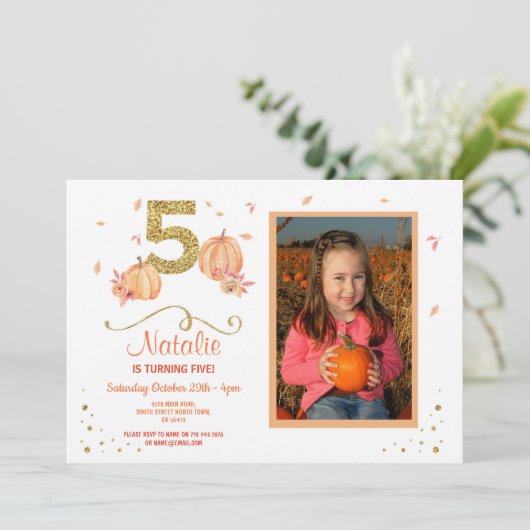 カボチャ5つの誕生日の第5秋のパーティーの写真の招待 招待状 (スタンド正面)