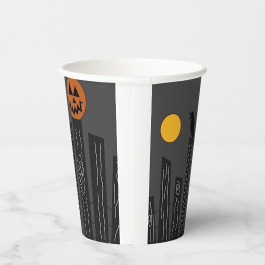 カボチャ、カラス、月が描かれたハロウィンのシーン 紙コップ (右)