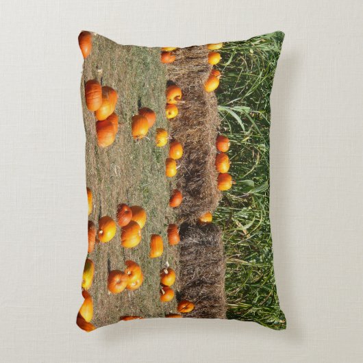 カボチャ、トウモロコシ、干し草の秋の収穫写真 アクセントクッション (正面(垂直))