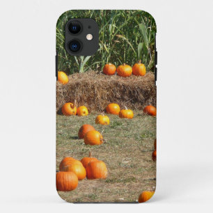 カボチャ、トウモロコシ、干し草の秋の収穫写真 iPhone 11 ケース