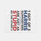 カマおもしろいラハリス支持者3人のうちトランプ1人 フリースブランケット (正面(横))