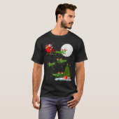 カマキリ サンタ ソリ 空飛ぶ おもしろ マジカル C Tシャツ (正面フル)