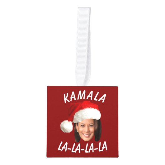 カマラおもしろいハリス顔サンタハットクリスマス キューブオーナメント (正面)