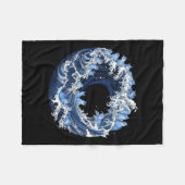 カマラに青い猫の波 フリースブランケット (正面(横))