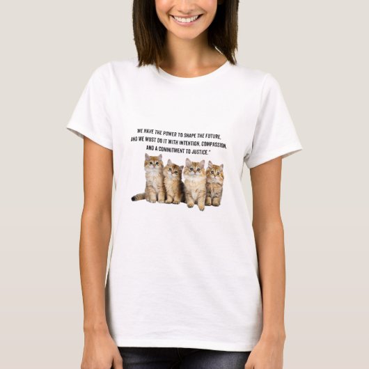 カマラの可愛い子猫ことわざ Tシャツ (正面)