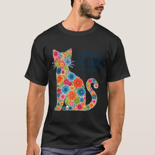 カマラの子どものいない猫レディ Tシャツ (正面)