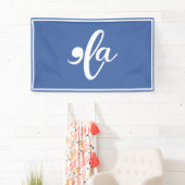 カマラは彼女の名前を言う 横断幕 (インサイチュ)