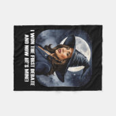 カマラハリスおもしろいト討論選挙2024ウォン魔女 フリースブランケット (正面(横))