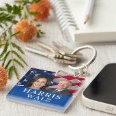 カマラハリスアンドティムウォルズ2024 キーホルダー (正面右)