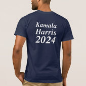 カマラハリス2024名前をカスタムすると年海軍ブルー Tシャツ (裏面)