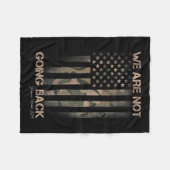 カマラハリス2024迷彩柄船に戻らない フリースブランケット (正面(横))