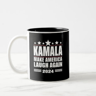 カマラ+アメリカを笑顔にさせる+アメリカ国旗+2024 ツートーンマグカップ