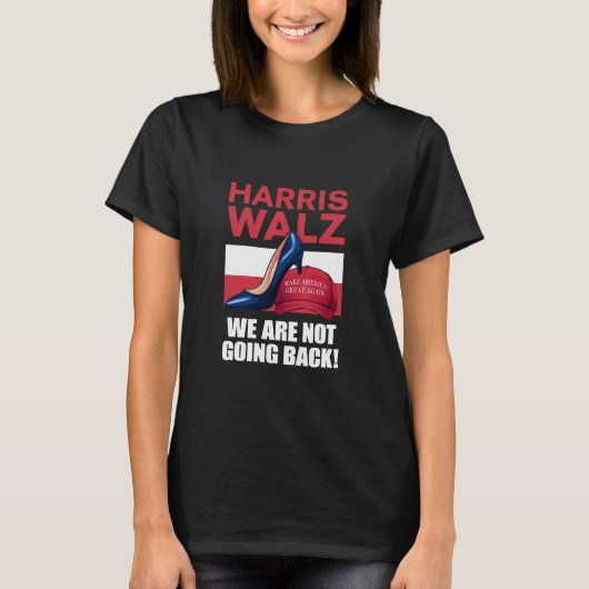 カマラ・ハリス ハイヒール 赤いMAGA帽子を踏む Tシャツ (正面)