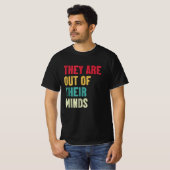 カマラ・ハリス 2024 彼らは気がおかしい Tシャツ (正面フル)